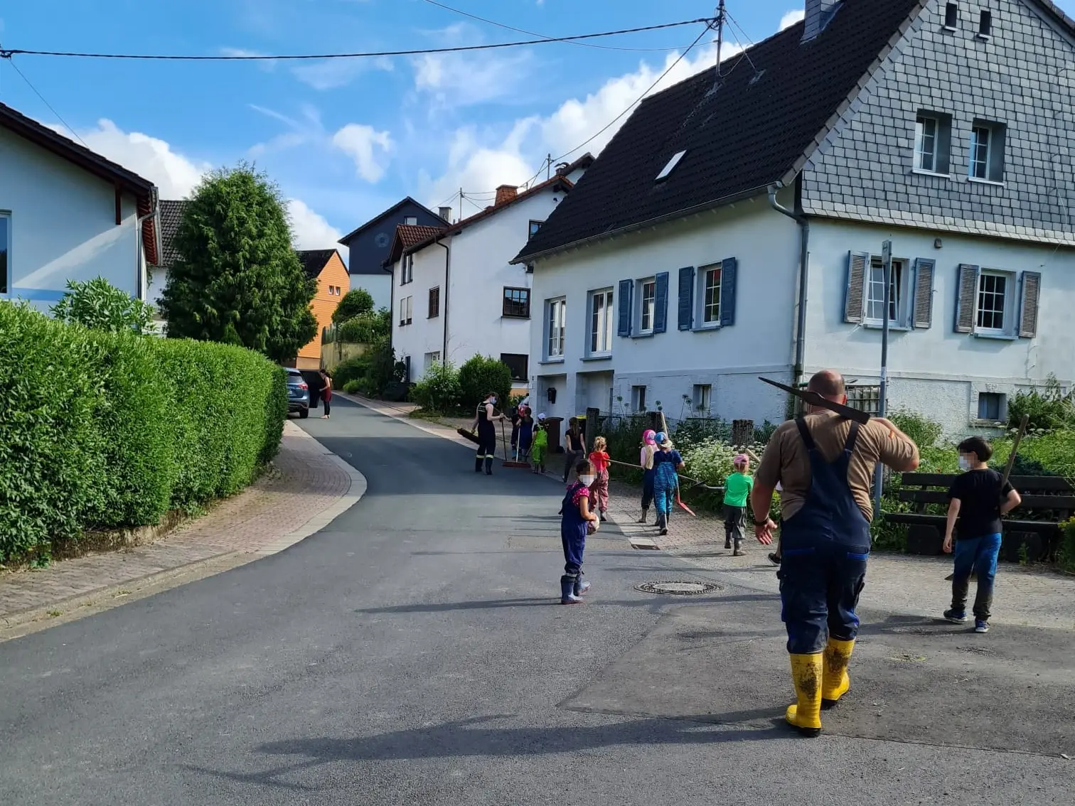 Kinderfeuerwehr erkundet die Feuerwehr