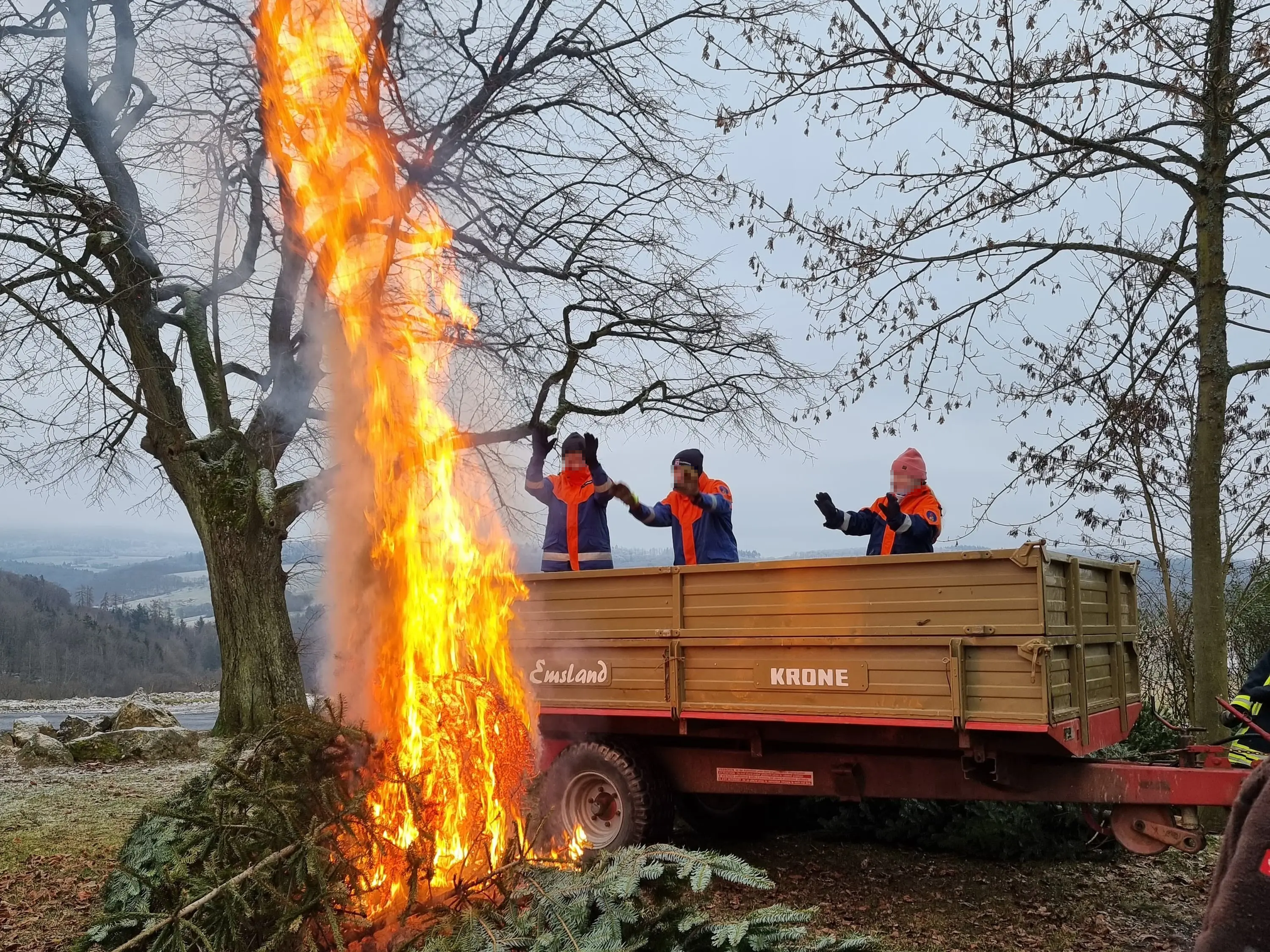 Jugendfeuerwehr Weihnachtsbaum sammeln